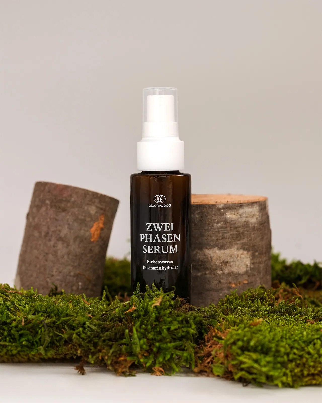 Zwei-Phasen-Serum von bloomwood zwischen Birkenholzscheiten